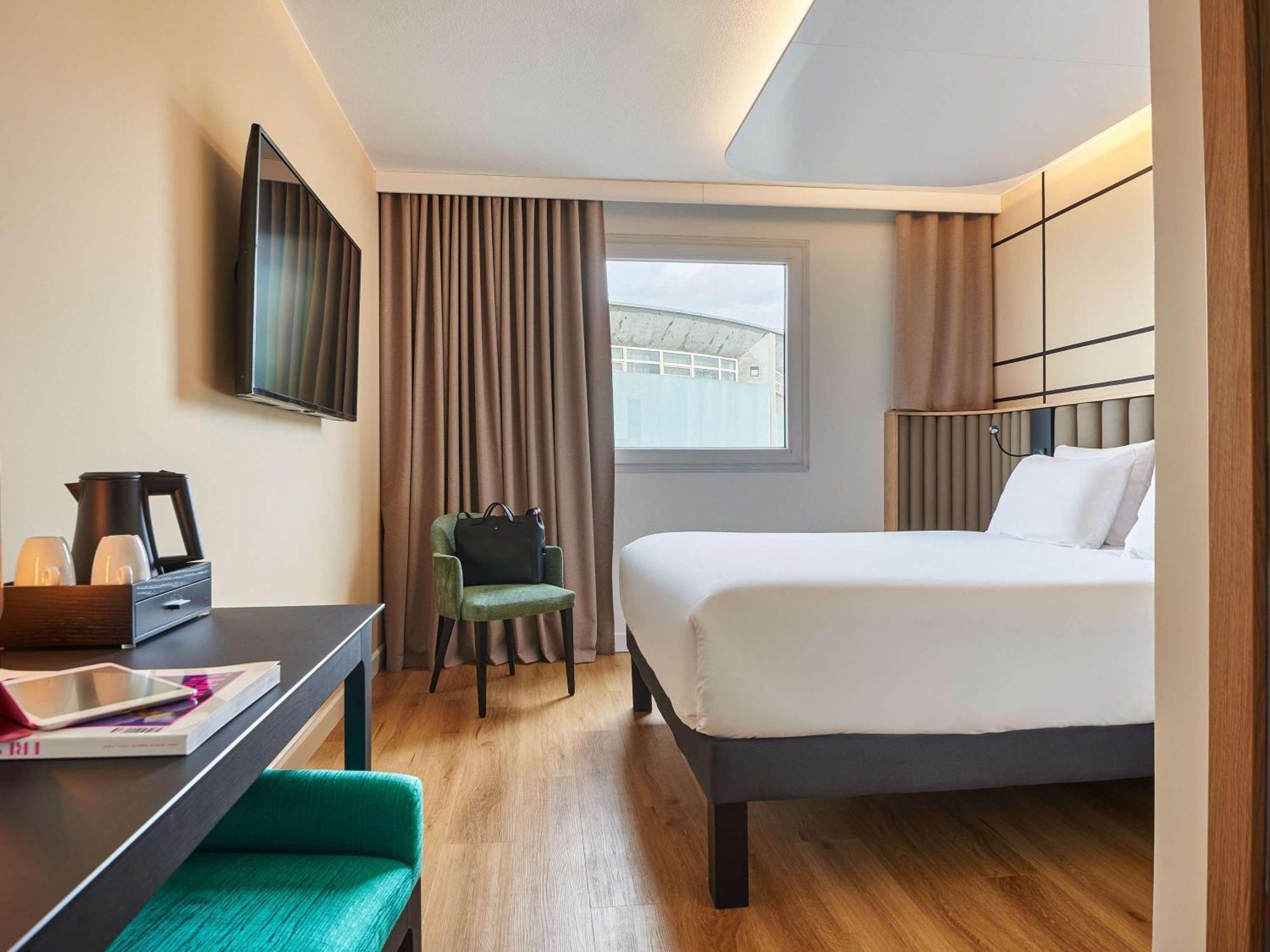 Mercure Paris 4*